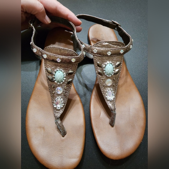 SUPER CUTE~ WOMENS~ MAURICES ~FLAT THONG SANDALS ~SIZE 8~ EXCELLENT CONDITION - Picture 14 of 14